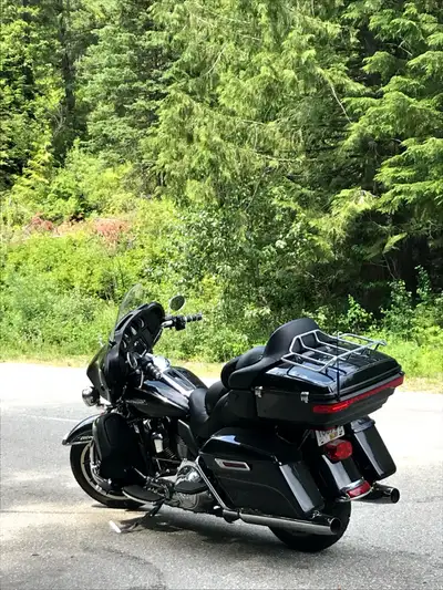Excellent condition. 50km Navigation. Highway pegs. 103 cubic inch.