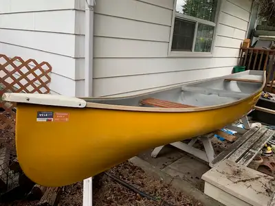 classic 17-foot Frontiersman fiberglass canoe in very good condition. This is the desirable square-s...