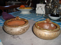 Pair of ceramic ashtray