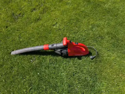 Chorded leaf blower for sale works great