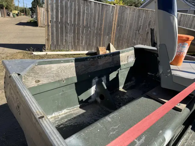 12ft fishing Boat in Powerboats & Motorboats in Edmonton - Image 8