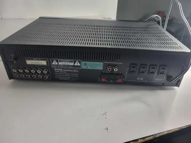 vintage citizen DLX JS6051 A Integrated stereo amplifier in General Electronics in Oakville / Halton Region - Image 9