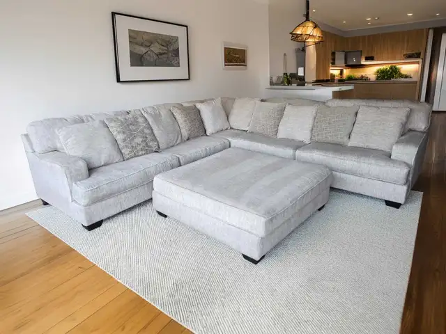 Oversized Ashley's Rawcliffe Sectional 