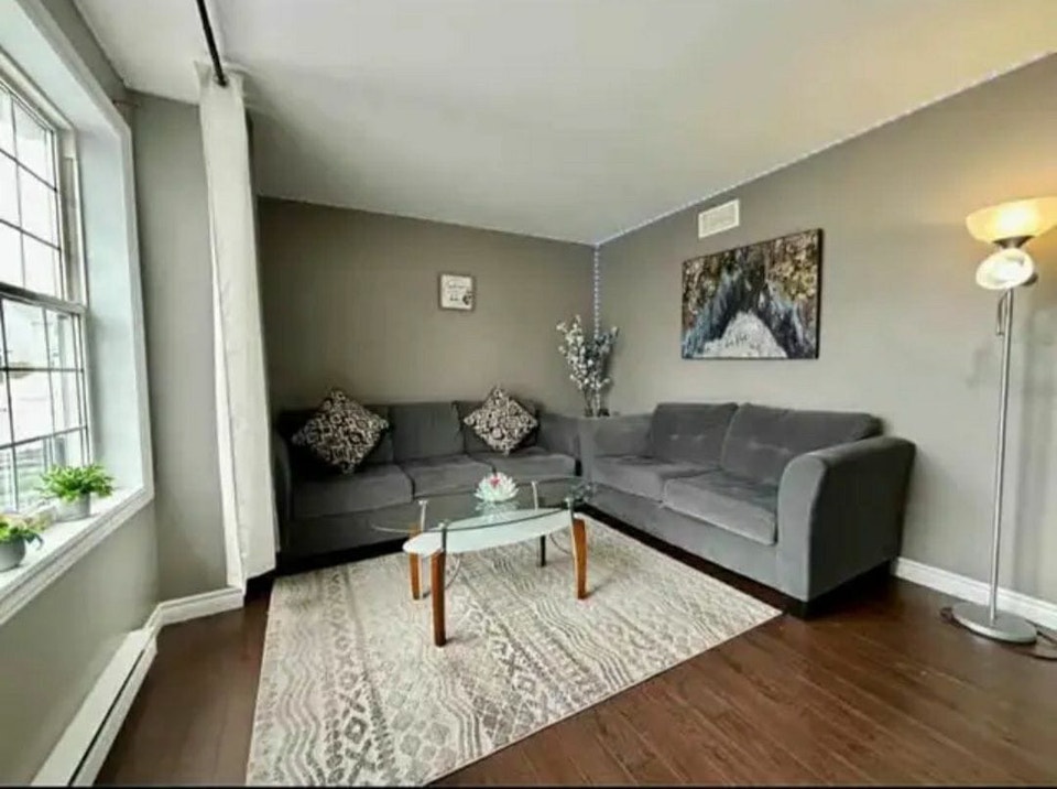BEDROOM WITH PRIVATE BATHROOM 800CAD 5