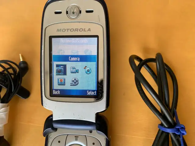 Motorola V360 Original GSM Flip Mobile Phone-Bluetooth-Unlocked in Cell Phones in City of Toronto - Image 10