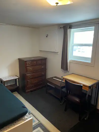 Room For Rent in Newmarket Close to Hospital