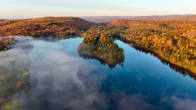 Terrain a vendre , directement sur le lac, pas de bateau moteurs