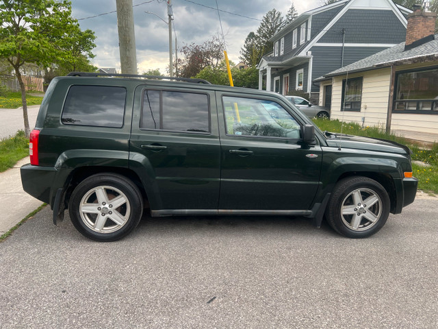jeep patriot 2010 in Cars & Trucks in Markham / York Region - Image 3