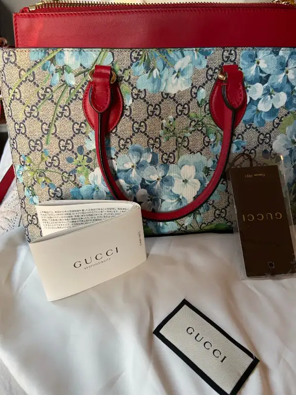 Gucci Bag in Women's - Bags & Wallets in Mississauga / Peel Region - Image 2