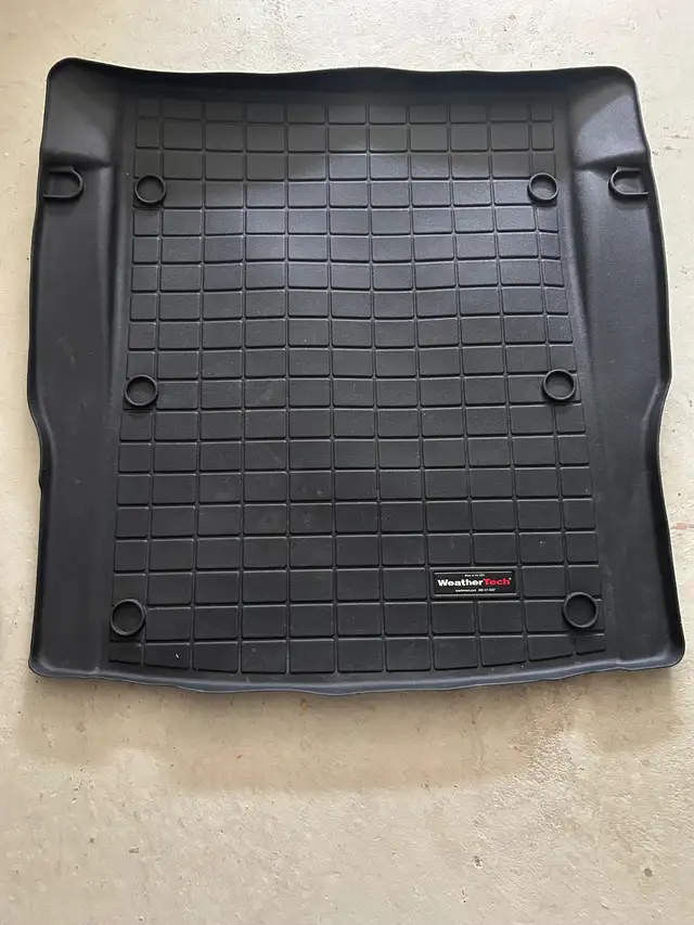 BMW 2013-2018. Car mats set  used A1 condition in Other Parts & Accessories in City of Toronto - Image 2