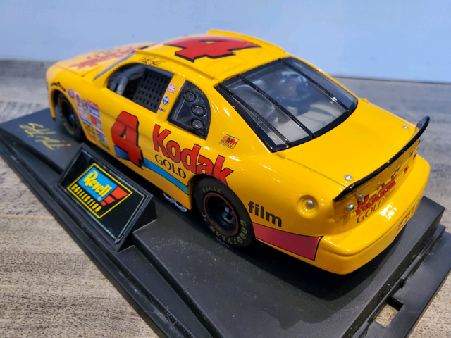 1:24 Diecast Revell Nascar 1997 Chevrolet Monte Carlo Sterling M in Arts & Collectibles in Kawartha Lakes - Image 8