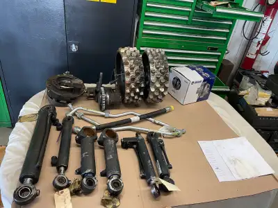 Bonne pièces pour tête Ponsse les cylindres ct + et la roue de mesure alternateur son toute refaite...