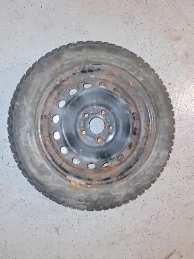 4 Pneus hiver Laufeen, était utilisé sur une honda civic. dimension 225/55 R16. Utilisé durant 3 hiv...