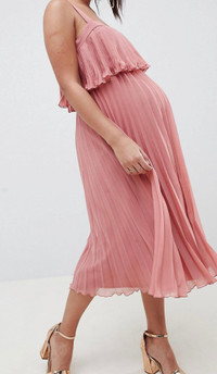 Maternity Photoshoot Pleated Midi Dress