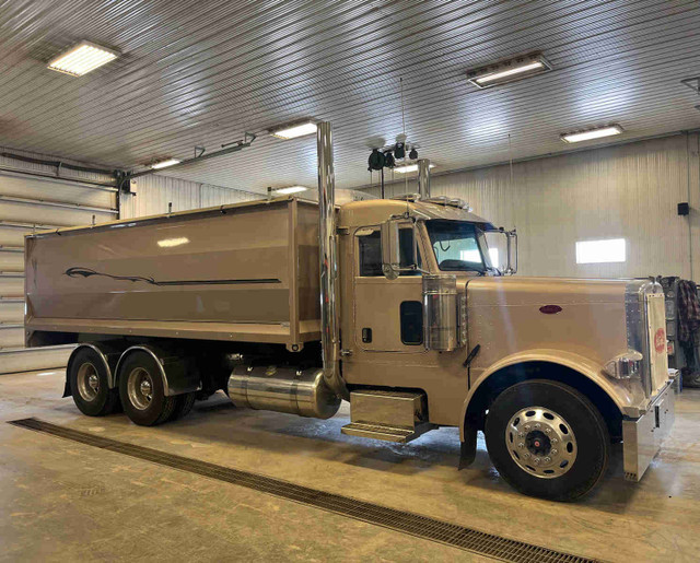 BEAUTIFUL 2007 PETE 379 FOR SALE!  C13 MOTOR WITH AUTO SHIFT!  dans Camions lourds  à Moose Jaw
