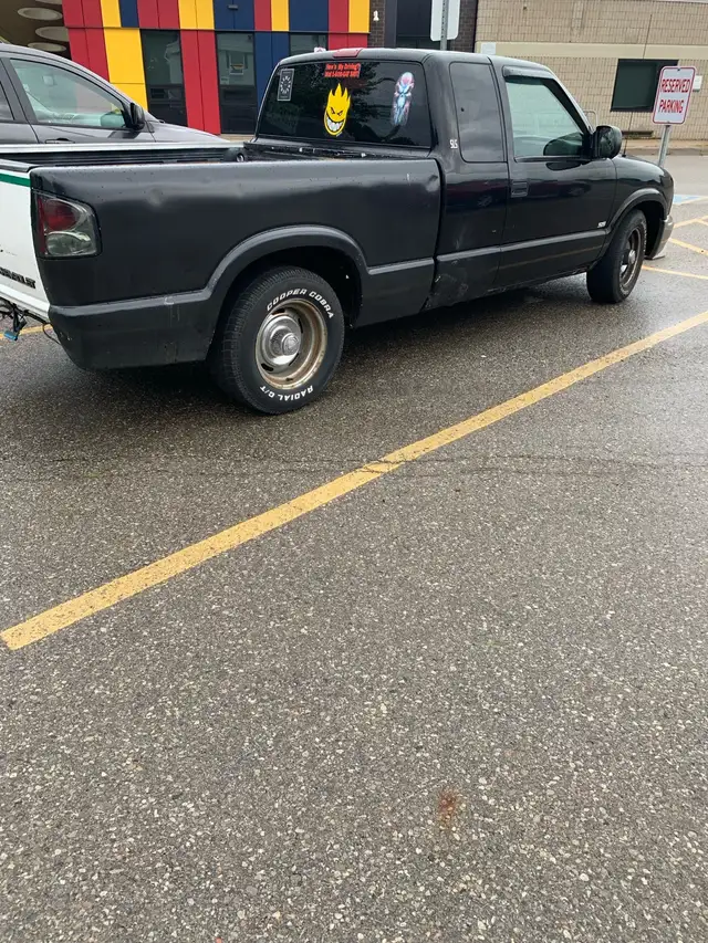 2001 gmc Sonoma SLS fleet side