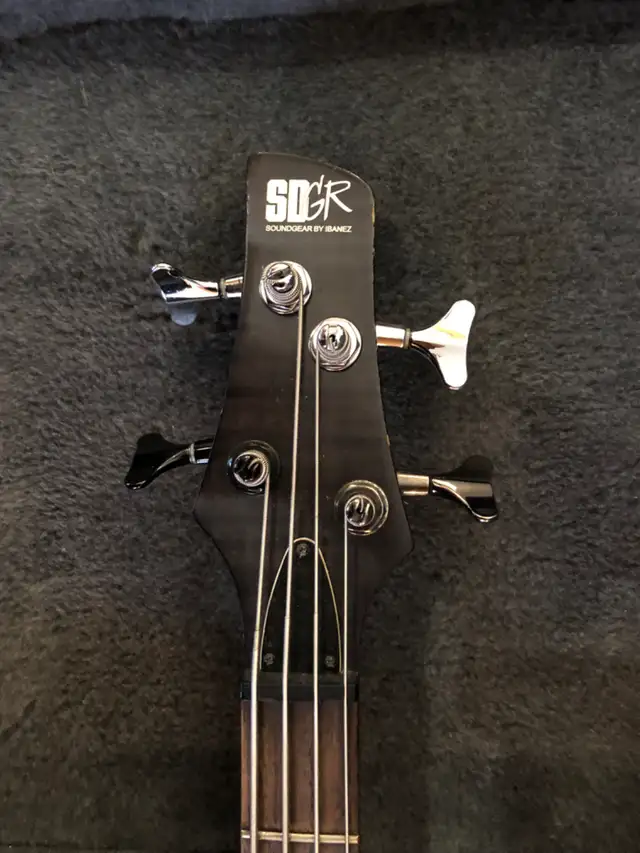 Ibanez SR-900 Bass Guitar in Guitars in Peterborough - Image 3