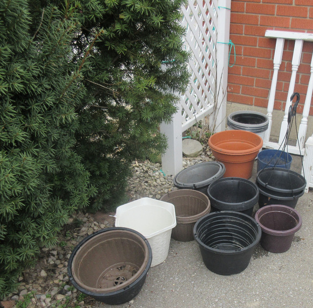 Hanging Flower Baskets Pots and Gardening Pots in Plants, Fertilizer & Soil in Sarnia