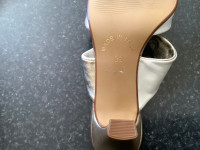 Sandales italiennes vrai cuir dItalie. gr 6.      talon 2 3/4 po