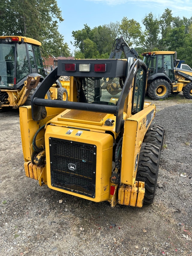 2007 John Deere 320 Skid Steer , New Tires , Very Nice Heavy Equipment Ottawa Kijiji