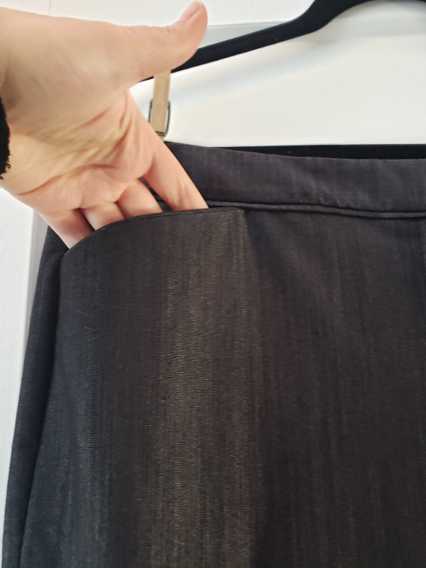 Calvin Klein Women's Size 12 Charcoal Grey Dress Pants in Women's - Bottoms in Markham / York Region - Image 3