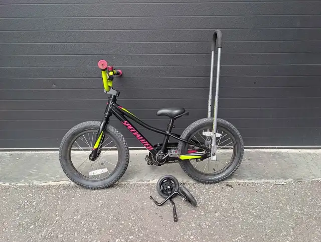 Specialized Riprock 16 Kids Bike w Parent Handle & Training Whee