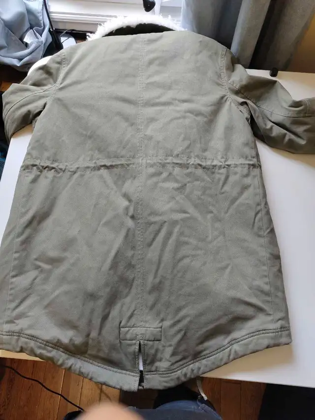 Gap winter jacket  in Women's - Tops & Outerwear in Kingston - Image 4
