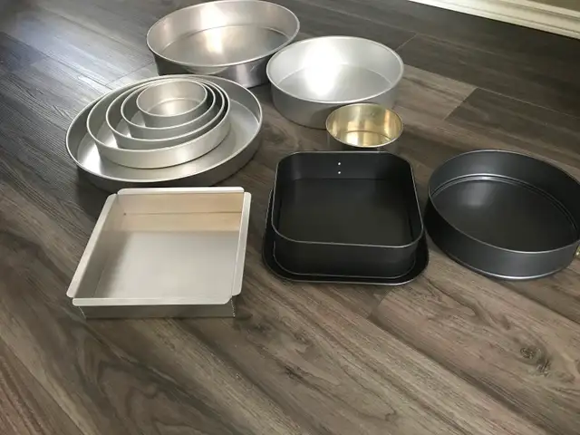 CAKE PANS  ASSORTED in Kitchen & Dining Wares in Calgary - Image 5