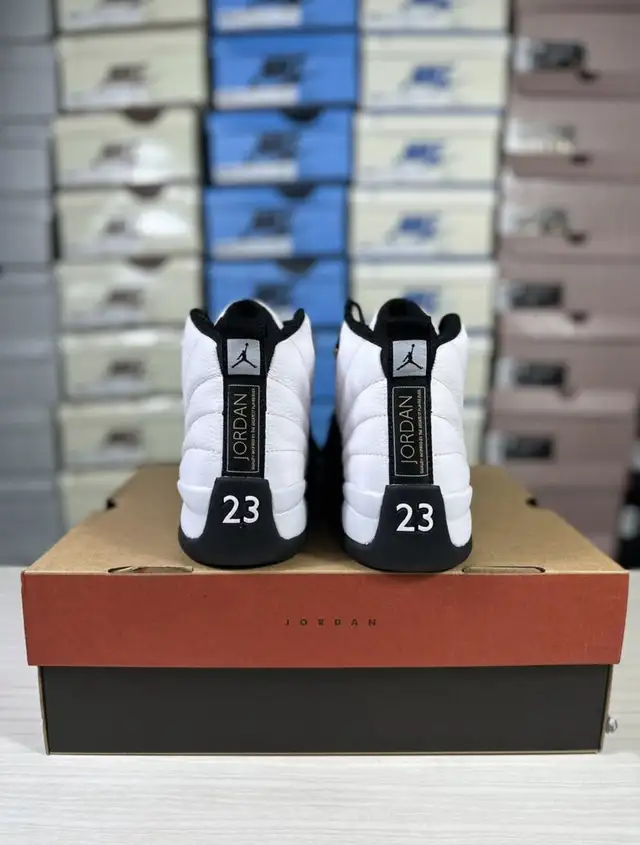 Jordan 12 Retro Taxi in Men's Shoes in Mississauga / Peel Region - Image 6