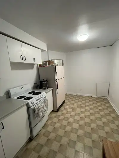 renovated large 3 1/2     ***** Loc.   “The Mile end Plateau