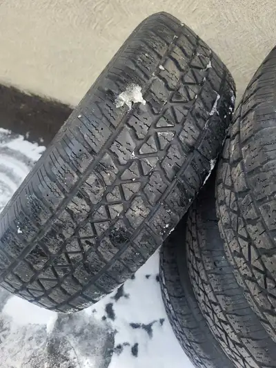 I'm selling a set of four 225/60R17 winter tires and rims 2 tire need air. Not sure what type of car...
