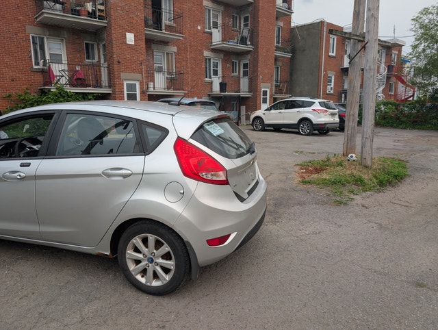 Ford Fiesta 2012 bonne condition, manque gaz air clim — photo 2