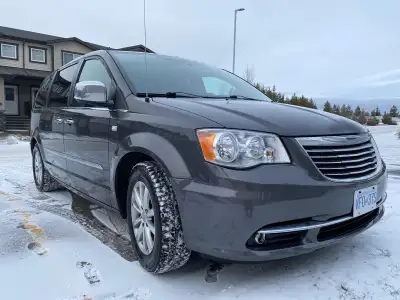 2014 Chrysler Town and Country Limited Anniversary Edition