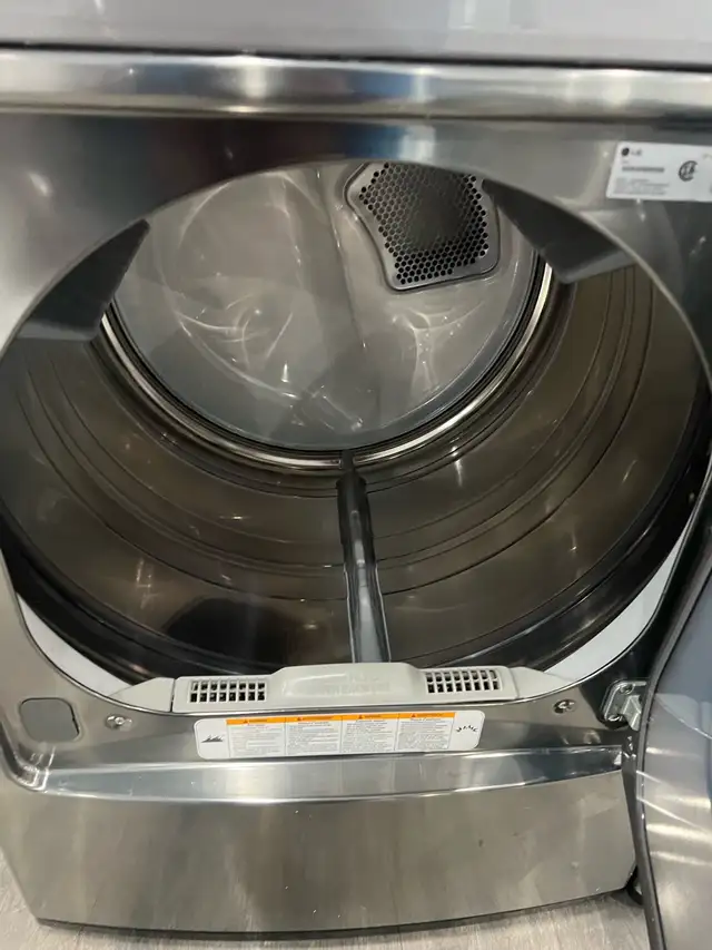 LG STAINLESS STEEL WASHER ELECTRIC DRYER SET  in Washers & Dryers in Oakville / Halton Region - Image 8