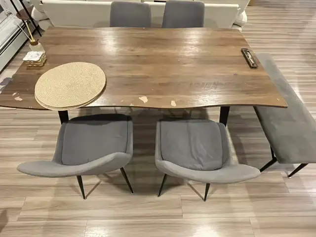 Dining Table includes 4 chairs and 1 bench  in Dining Tables & Sets in Bedford - Image 4