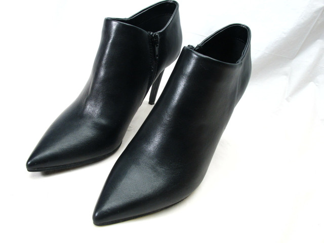Size 7 Women's Black Ankle Boots in Women's - Shoes in Lethbridge