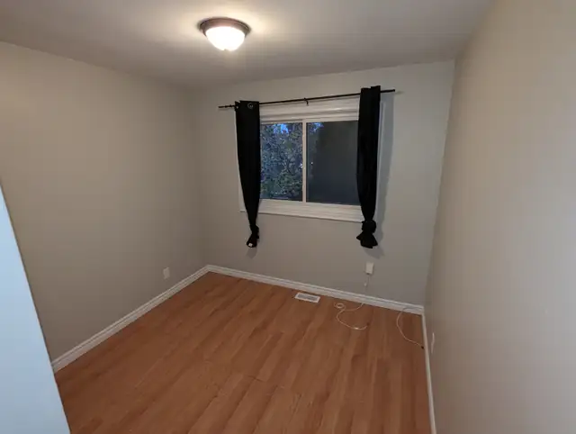 Spacious Main Floor of Bungalow Avail Dec 1st Utilities included in Long Term Rentals in Guelph - Image 8