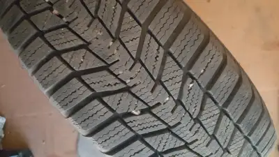DOT is 1521 so 4 years old but hardly used. Stored indoors. Set of 4 winter tires on rims 185/65 15"...