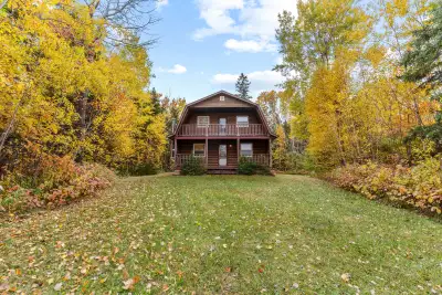 A lucrative investment opportunity awaits with this exceptional property. This charming chalet-style...