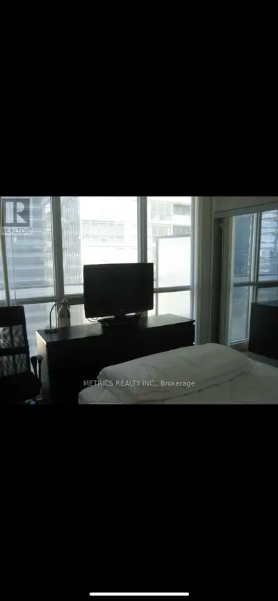 FOR RENT: 2 BR 1 BATH FINANCIAL DISTRICT/UNION STATION CONDO