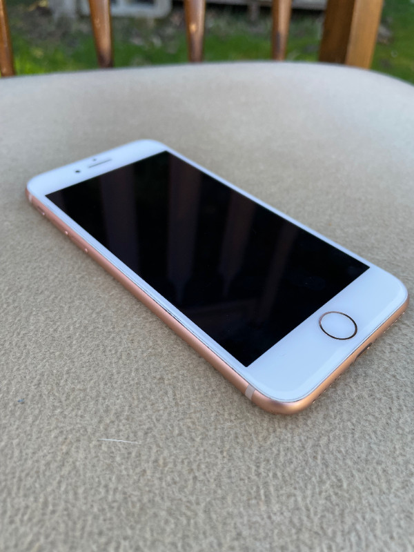 iPhone 8 - perfect condition in Cell Phones in Victoria