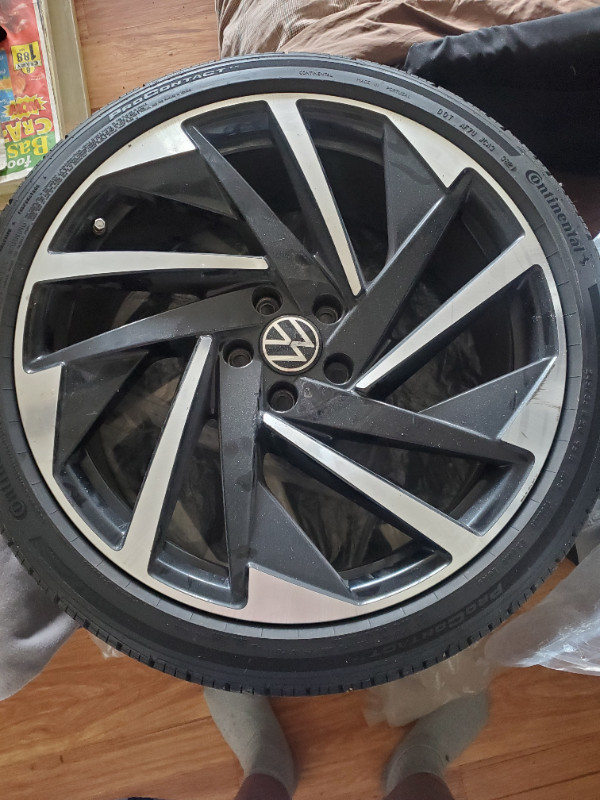 OEM Volkswagen Rims and tires. 245x35x20 5x112 in Tires & Rims in Hamilton - Image 4