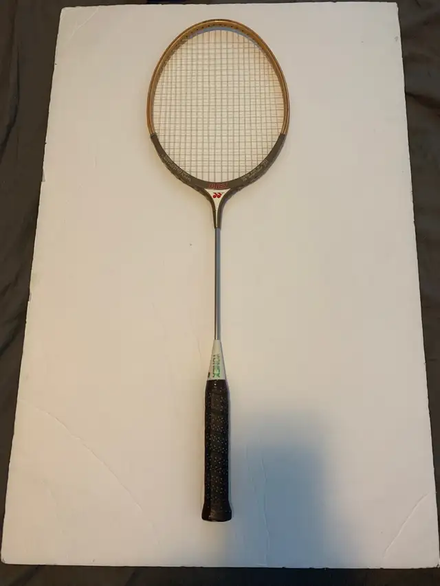 Rare find Vtg (over 40 yrs) Yonex Badminton Wooden Racket H-G3 in Arts & Collectibles in Markham / York Region - Image 2