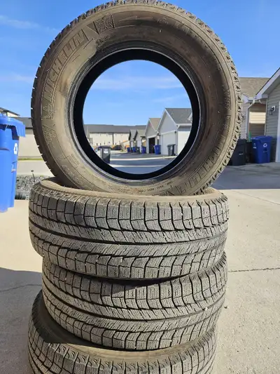 4 Michelin X-ice Snow SUV winter tire ( tire size 225 /65 R17) in good condition, one tire has been...