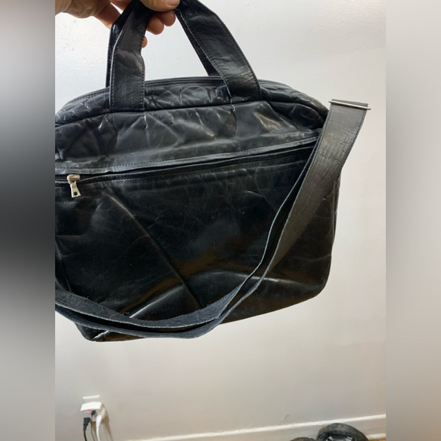 M0851 laptop unisex leather bag dans Hommes  à Ville de Montréal - Image 2