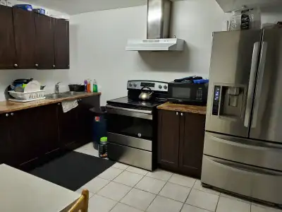 Shared accomodation- 1 Room for rent (basement - separate entrance), clothes drawer wardrobe, bed, s...
