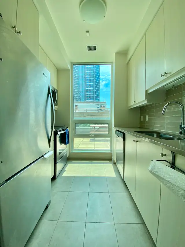 Sought-after Corner w/ Massive Wraparound Terrace | 2 Bed + Den in Long Term Rentals in City of Toronto - Image 8