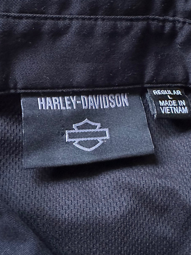 Harley Davidson Performance Shirt - Large in Men's in Calgary - Image 3