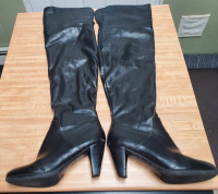 Vangelo heel knee high lined black boots. Size 9 / Euro 40p