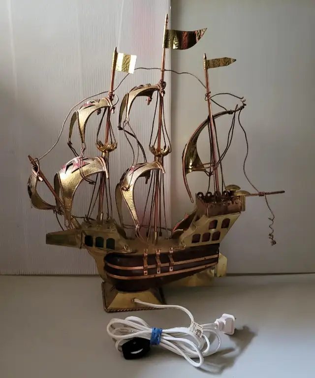 Vintage Brass/ Wood/Copper Three Mast British Galleon Ship Lamp in Arts & Collectibles in Oshawa / Durham Region - Image 8